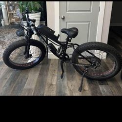 Escape Electric Bike 1000 W Hub Motor Plus Updated Battery 