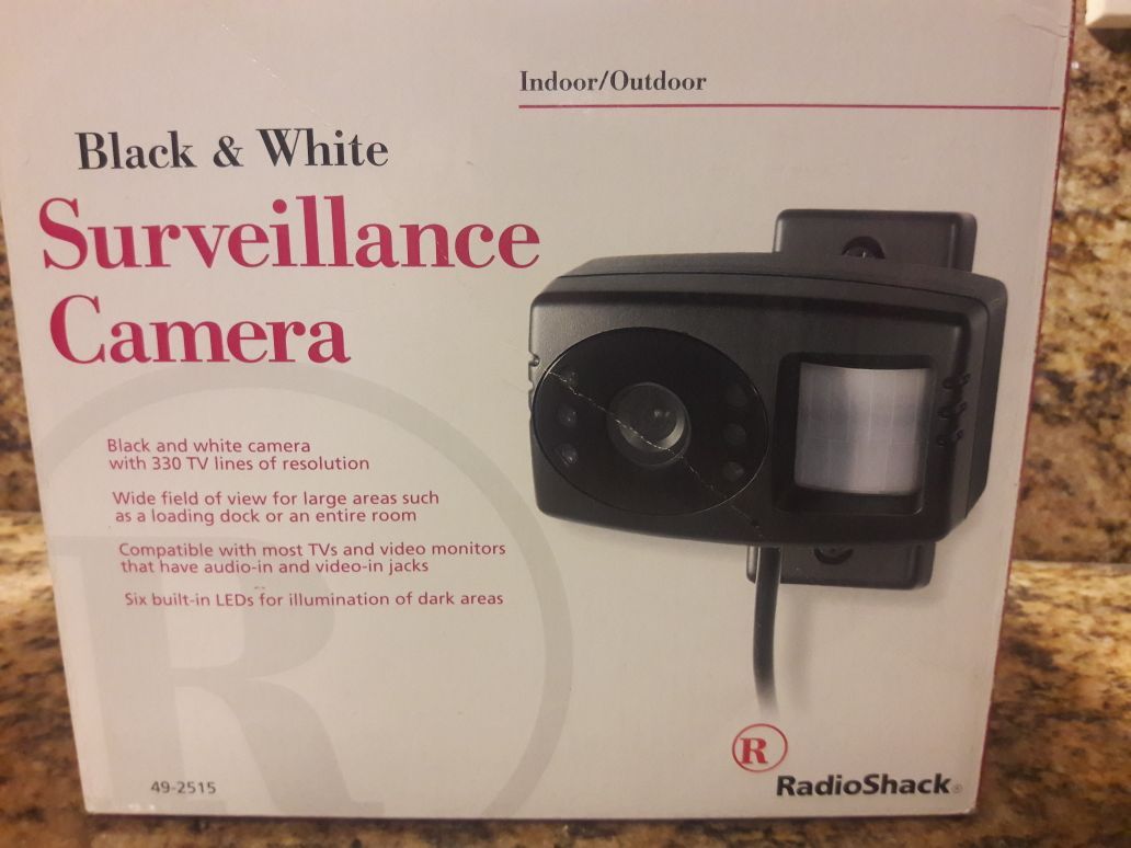 NEW IN BOX-WIRED RADIOSHACK BLACK &WHITE SURVEILLANCE CAMERA-INDOOR/OUTDOOR $20