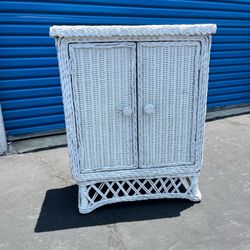 Vintage White Wicker Rattan Standing Cabinet 2 Door Lattice Bottom