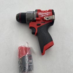 Milwaukee M12 Hammer Drill W/ Battery 