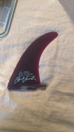Surfboard fin