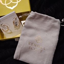 Lexi small hoop earrings