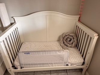 Baby crib/toddler bed