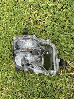 Lexus UX250h Fog Light Driving Lamp Front Passenger Right Side 81210–76020 OEM