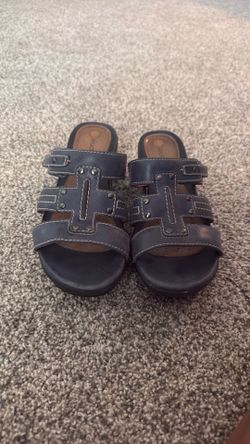Used Structured Clanks Sandles