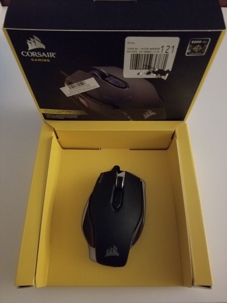 Corsair M65 Mouse | Open box