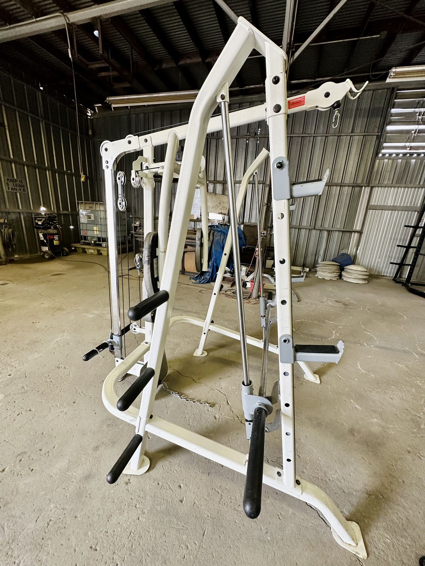 Iron Grip Strenght 5100 Smith Machine for Sale in Modesto, CA OfferUp