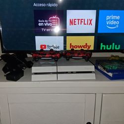 Vendo Ps4  Cuenta Con 2 Controles 1 Cargador Y varios Juego