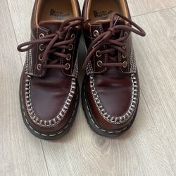 Dr Marten  Brown like new Doctor 