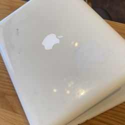 Apple MacBook Pro 13” Core 2 Duo Processor 6GB RAM 250GB HDD DRIVE $100