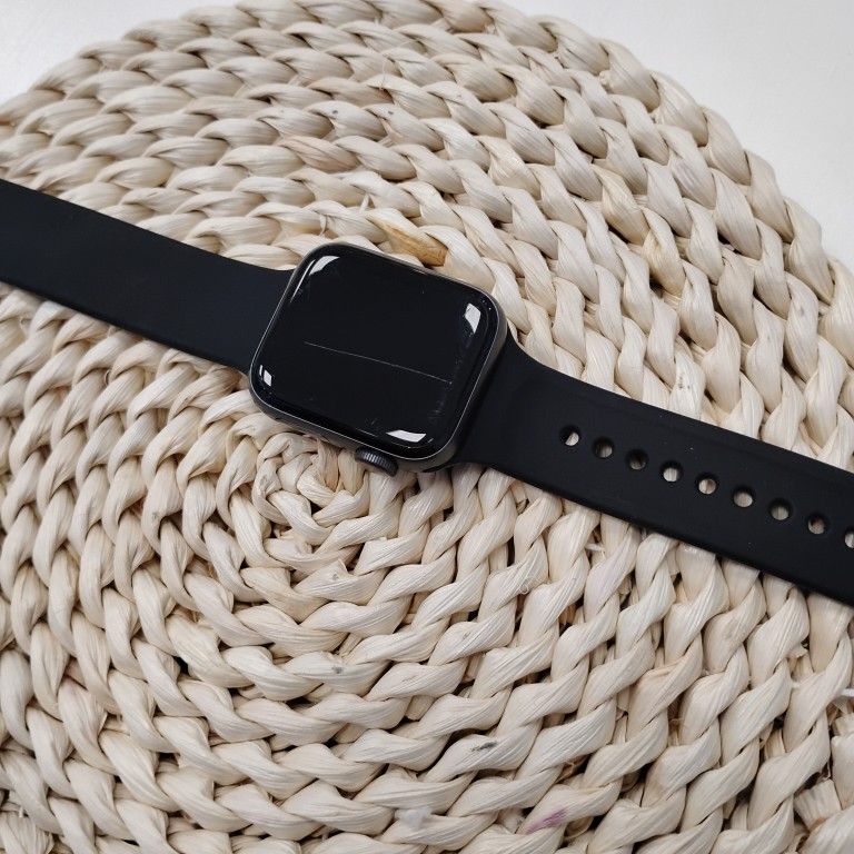 Apple Watch Se 1st Gen - Pay $5 today and the rest later!!