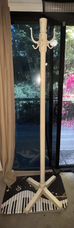 Sturdy White Metal Clothing Rack (4 Main Prongs + 4 Additional Sub Prongs) 