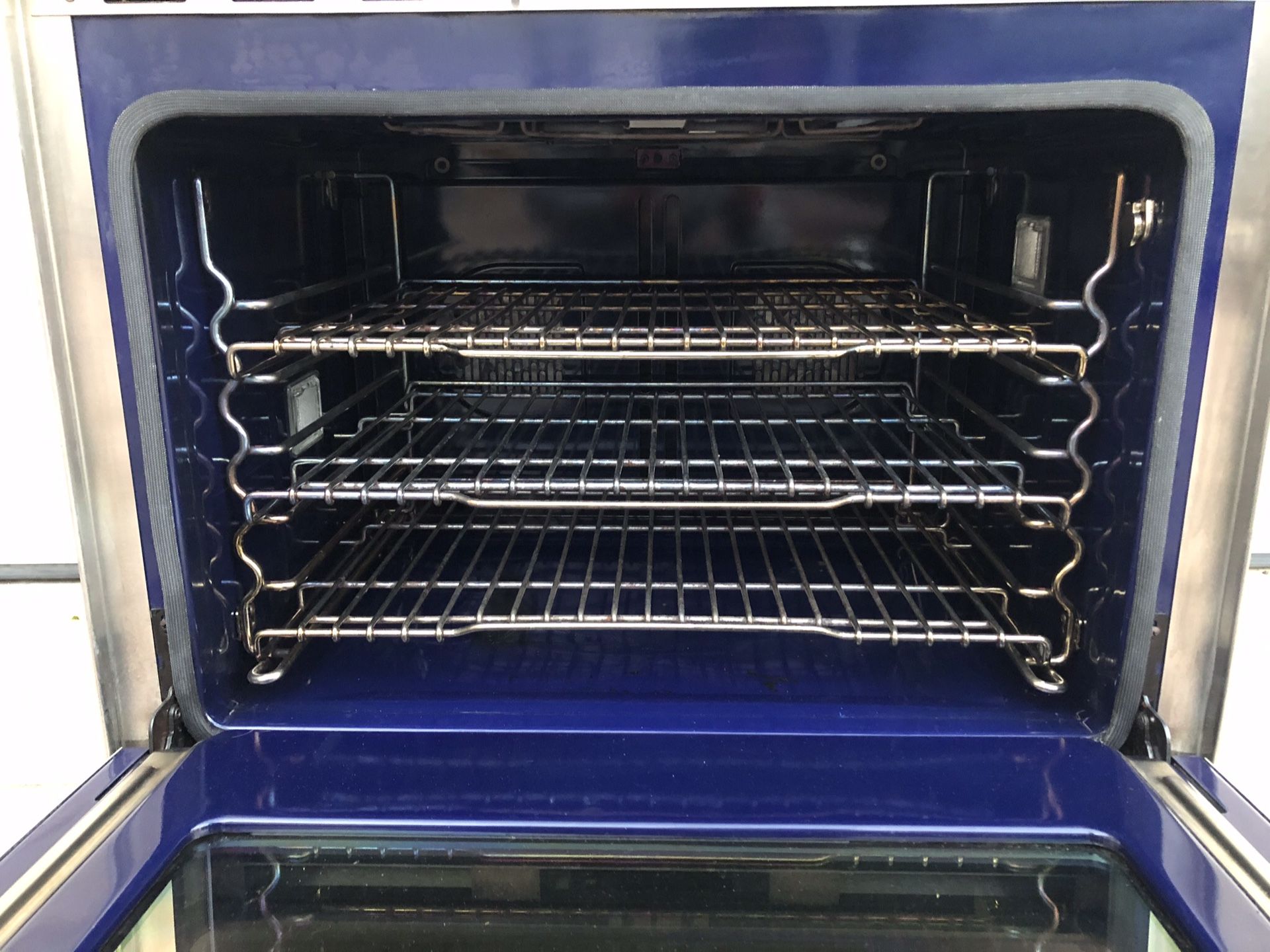 Wolf 30” Dual Fuel Range Stove DF304 [SOLD] for Sale in Signal Hill, CA