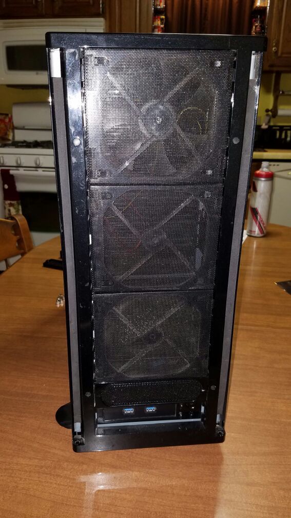 Thermaltake VA8000BWS Case with removalable bays CFP52B x 3