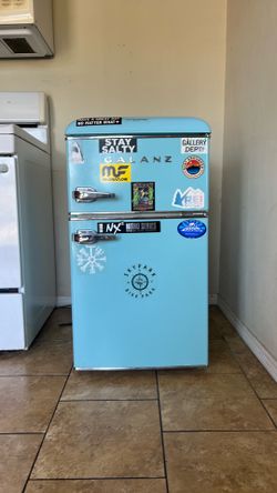 Retro mini fridge