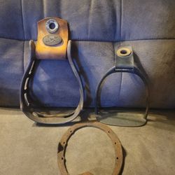 Antique Metal Saddle Stirrups & Horseshoe Gutta Percha Bridle Rosette Equestrian