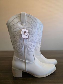 Size 6 White IUV Cowgirl Boots