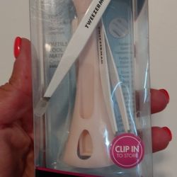 Brand new tweezerman 4 peices.. 