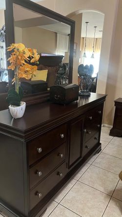Queen size bedroom set with new mattress