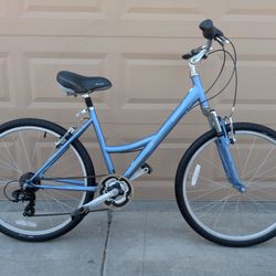 26"x2.0. NISHIKI TAMARACK WOMENS HYBRID BIKE. 21 SPEEDS.  FRESHLY TUNE UP. EXCELLLENT CONDITION 👌🏼
