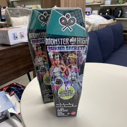 Monster High Buried Secrets Surprise Dolls with Courtside Fang-Out Theme 