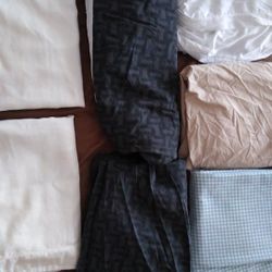 9 assorted pieces of bedding items