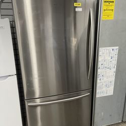 Hisense Bottom Freezer In Stainless Steel New Open Box Coubter Depth