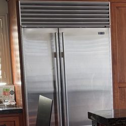 Sub Zero Refrigerator 