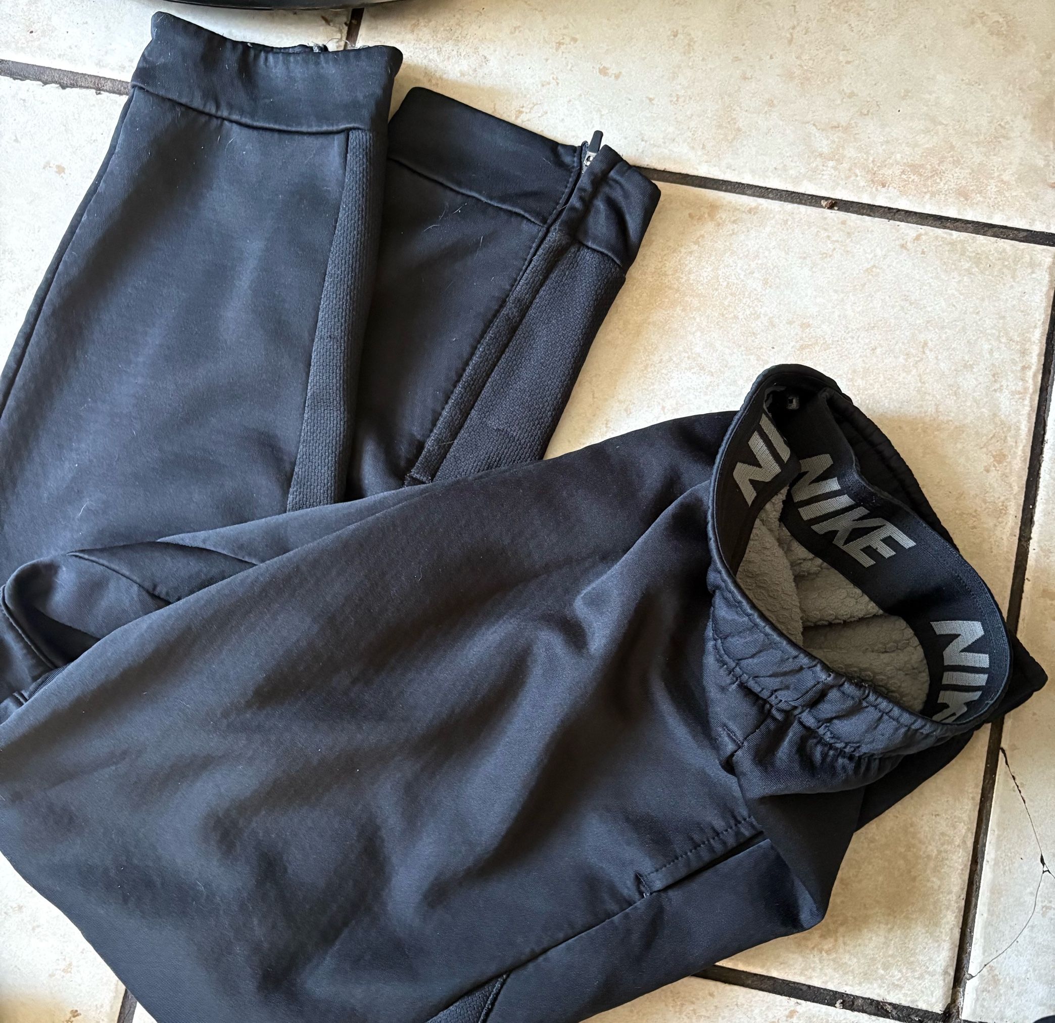 Nike Therma-Fit Men’s XL Black Fleece Lined Tapered Joggers Zip Ankles
