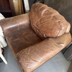 Vintage Distressed Leather Armchair – Comfy & Stylish