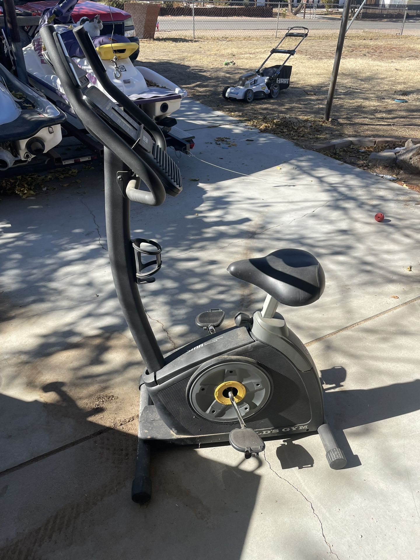 Gold's Gym Cycle Trainer 300 Ci Upright Exercise Bike - iFit Compatible
