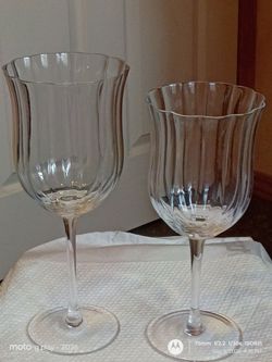 Set of 2 The Pioneer Woman Colette Scalloped Wine Glasses