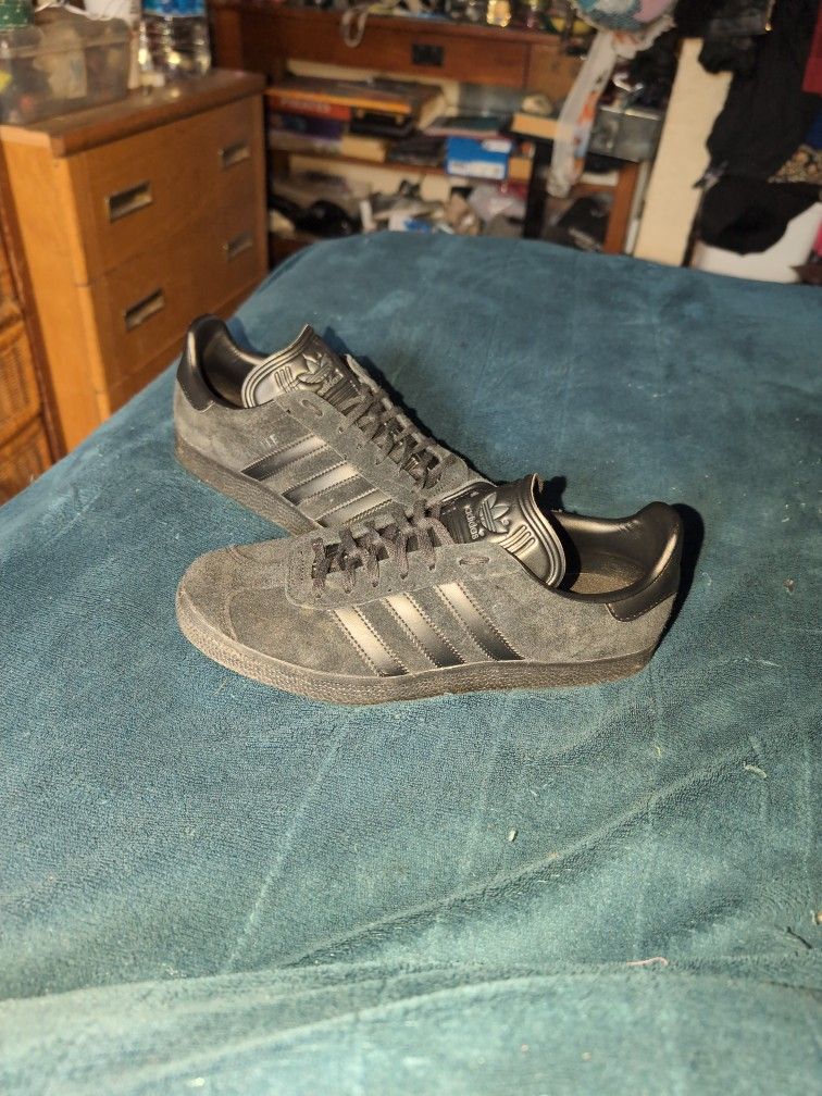 Adidas Gazelle Black Sued 71/2 M, 81/2W