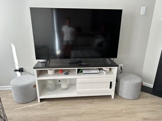 Raymour And Flanigan TV Stand