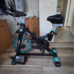 Spinning bike with clips for Spinning shoes