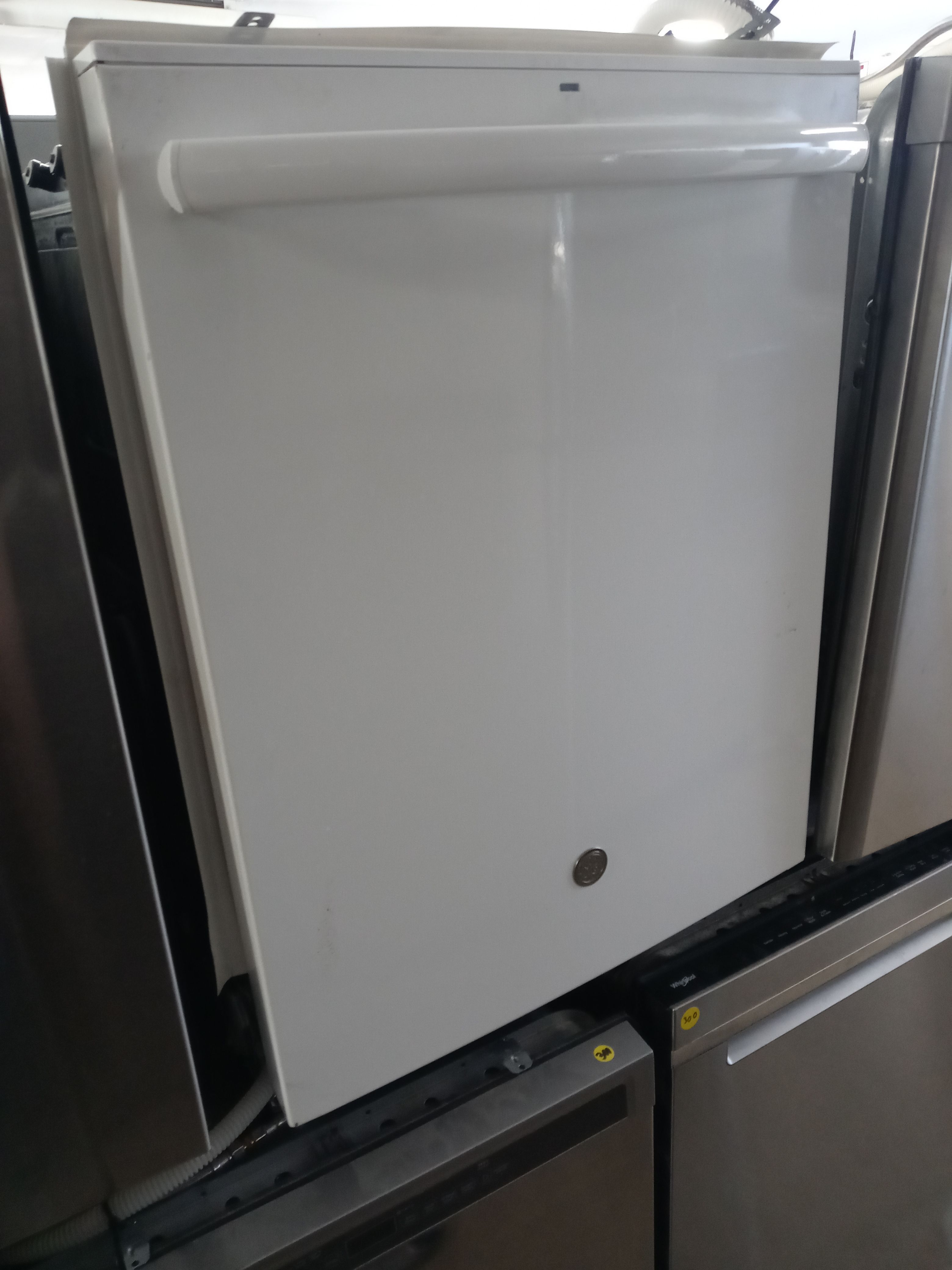 GE white dishwasher with stainless tub - Free delivery
