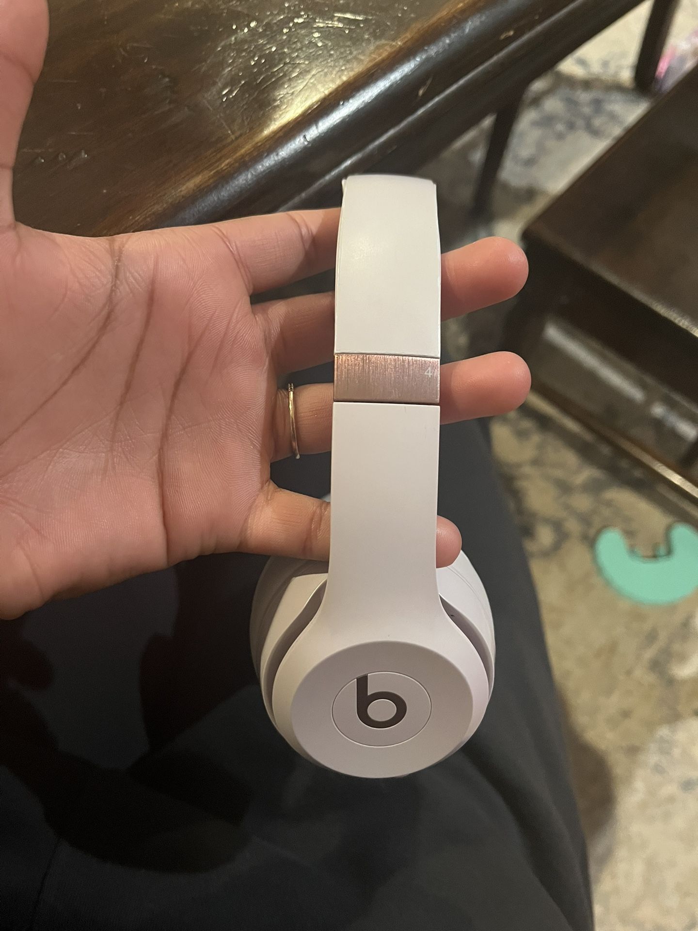 Beats Solo 4 Cloud Pink
