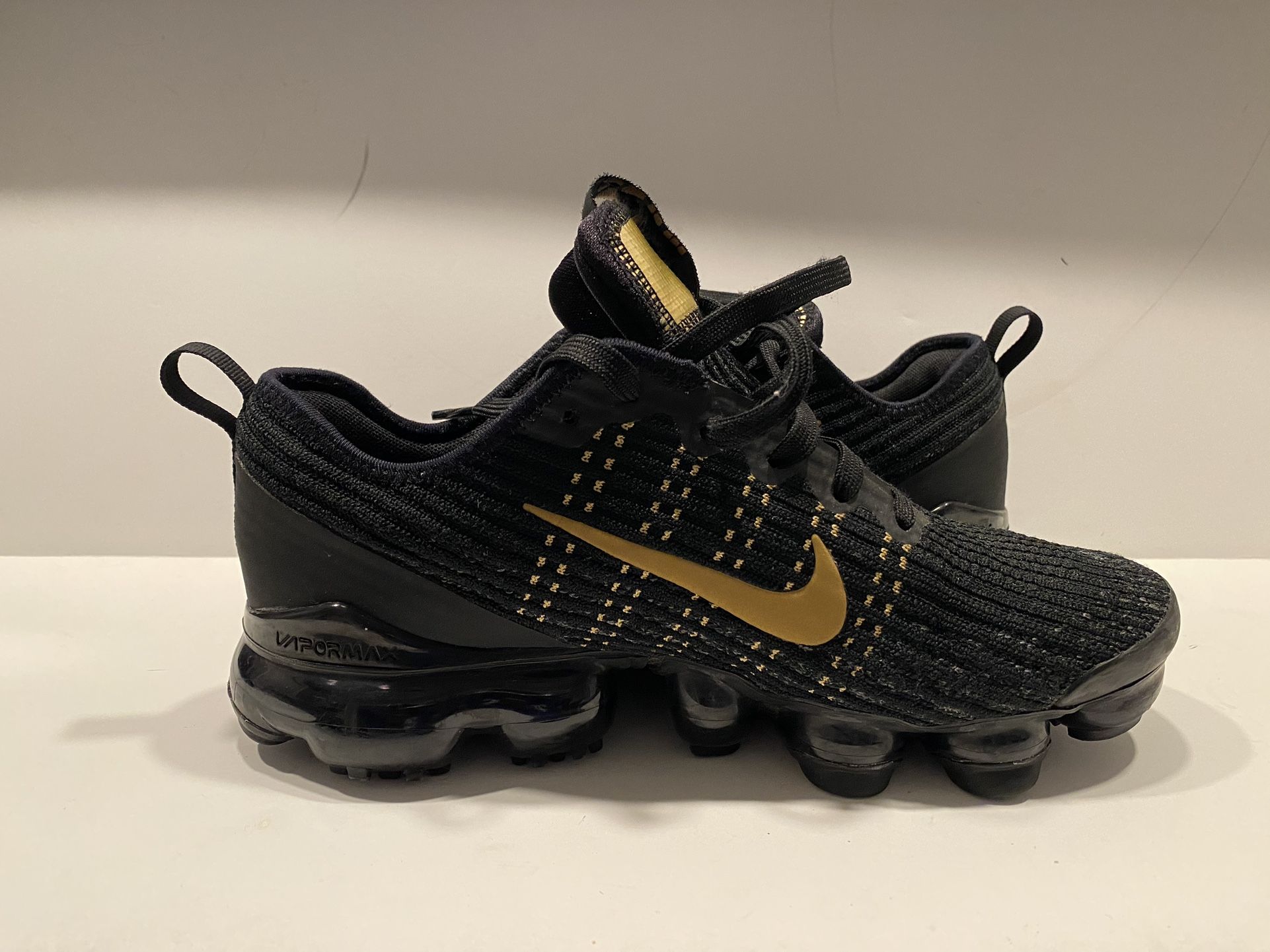 Vapormax flyknit 3 top black and gold