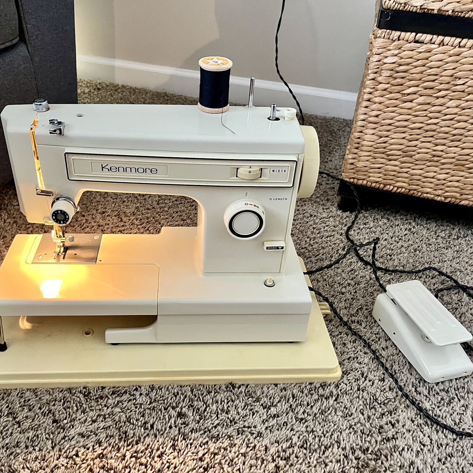 MINT CONDITION Kenmore Sewing Machine