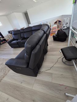 New luxury leather power recliner Secrional couch / free delivery