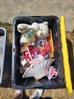Babyshower items whole bin