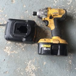 DEWALT 18v CORDLESS 1/4” IMPACT DRIVER