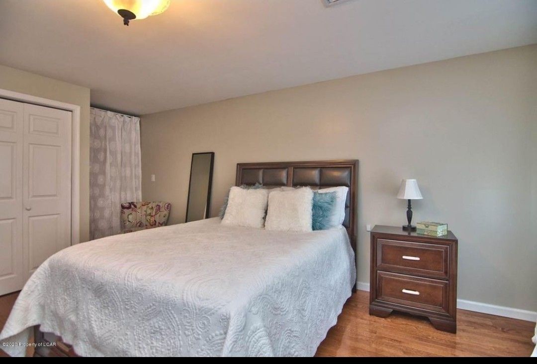 4 Piece Bedroom Set for Sale in Jacksonville, FL OfferUp