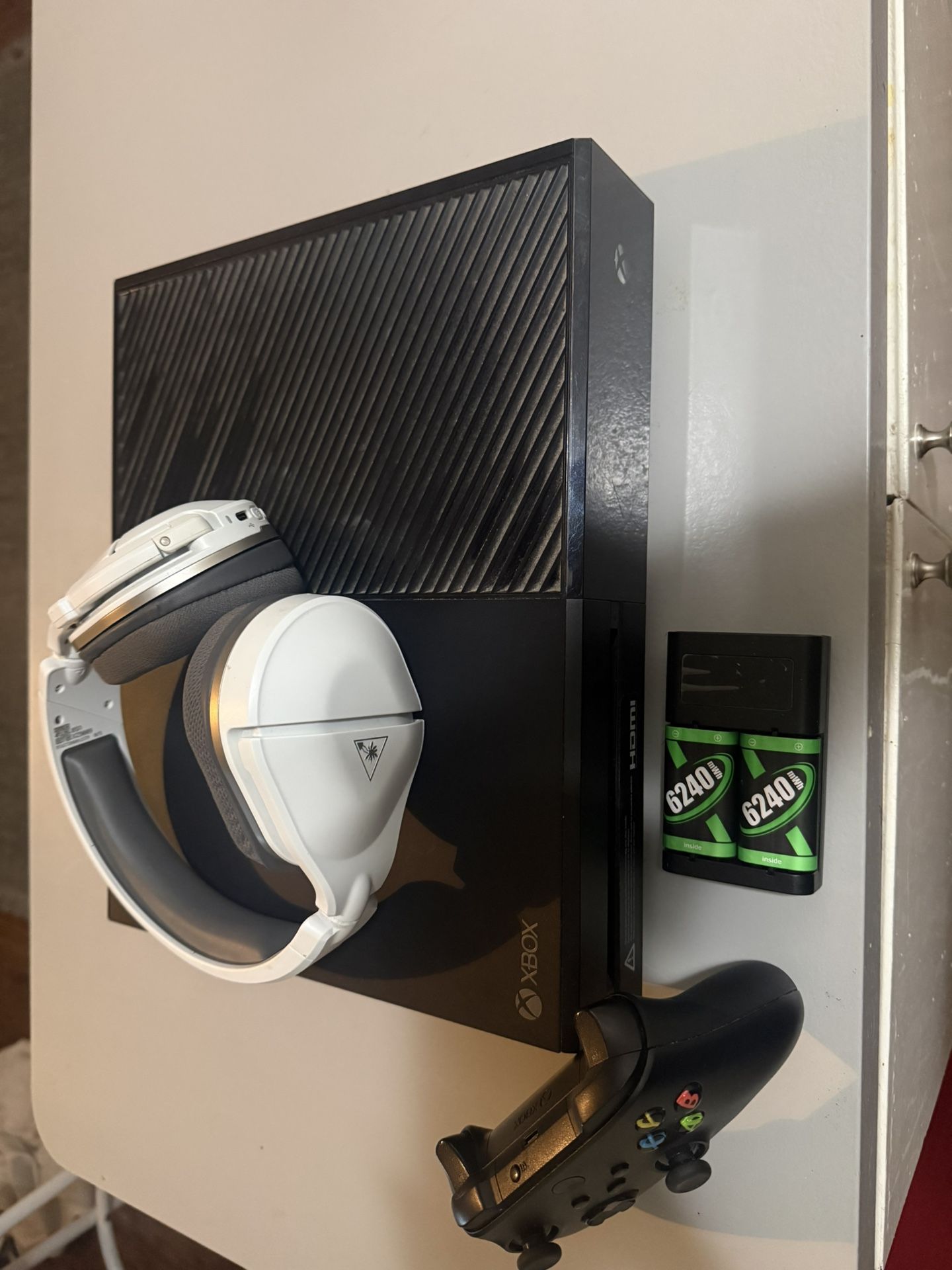 1TB Xbox One + Accessories Bundle — MUST SELL TODAY — $100 OBO (First Come)