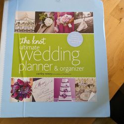 The Knot Ultimate Wedding Planner & Organizer [binder edition]: Worksheets, Checklists, Etiquette, Calendars, and Answers to Frequently Asked Question
