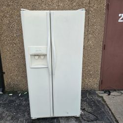 fridgedaire Double Door White Refrigerator.