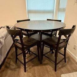 Round Oak Dark Brown Oak Dining Room Table With 4 Matching Chairs! Great Condition! 