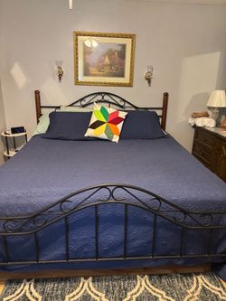 Like New King Size Bed With Mattress & Box Springs. **READ BELOW (Johnstown Ohio)