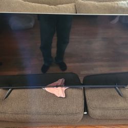 Insignia 43inch- Includes XBOX S White