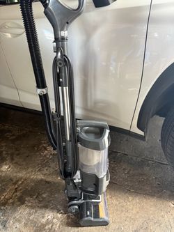 Shark vacum lift away